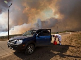 В Канаде лесные пожары отрезали город Форт Мак-Мюррей