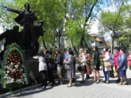 В Бердянске возлагали цветы в память о героях войны