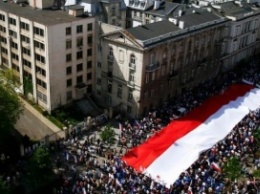 Коморовский и четверть миллиона поляков вышли на антиправительственный марш