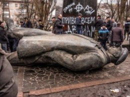 Черниговским памятником Ленина заинтересовались иностранцы. Где сейчас 3 тонны бронзы?