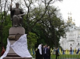 В Полтаве открыли первый в Украине памятник Ивану Мазепе
