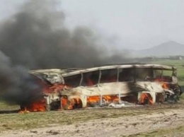 Бензовоз и два автобуса столкнулись в Афганистане: 73 человека погибли