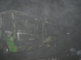В Одессе на территории автотранспортного предприятия сгорело 10 автобусов (фото, видео)