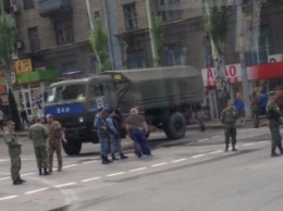 Парад Победы в оккупированном Донецке: автобусы с бюджетниками и непрекращающиеся взрывы