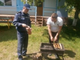 Черноморские спасатели заботятся о безопасности граждан во время майских праздников (+фото)