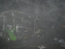 Ночью в Одессе на территории одного из перевозчиков сгорели 10 «маршруток»