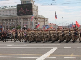 В Донецке состоялись военный парад и акция «Бессмертный полк»