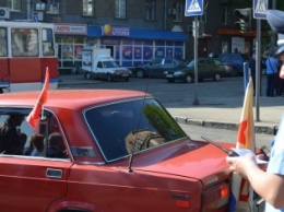 В Николаеве автомобиль с советской символикой провоцировал митинг на День Победы