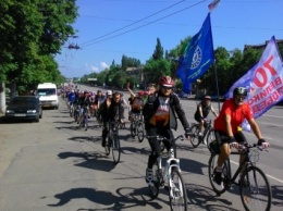 Молодежь Кривого Рога провела велопробег в честь 71-й годовщиныВеликой Победы(ФОТО)