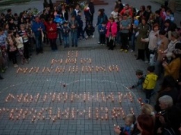 Макеевчане зажгли сотни "свечей памяти"