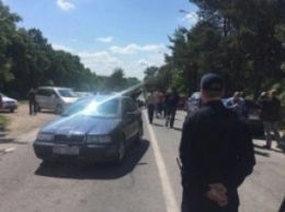 На украинско-словацкой границе владельцы авто с иностранными номерами перекрыли движение транспорта