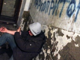 Бдительные жители Славянска помешали наркоману вколоть "дозу" в их подъезде