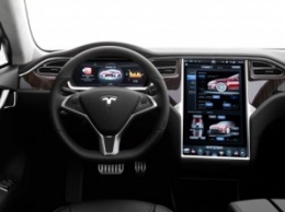 Американец смог управлять Tesla Model S с помощью Apple Watch