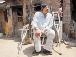 Самый высокий китаец пройдет операцию, которая позволит ему ходить (фото)