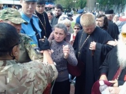 В Запорожской области священнику, надевшему георгиевскую ленточку, запретили вести службы