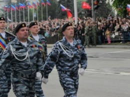 Наблюдатели ОБСЕ зафиксировали на "параде" в Донецке агрессивных женщин в военной форме