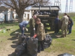 В Николаеве привлекли школьников и туристов убирать мусор с пользой (ВИДЕО)