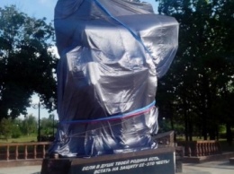 Очередной памятник боевикам откроют в Луганске завтра (ФОТО)