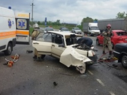 Опубликованы фото с места тройного ДТП под Запорожье