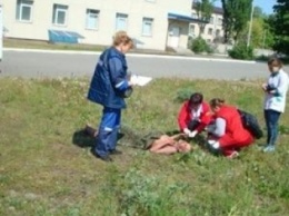 Медики бросили бездомного умирать под больницей (ФОТО)