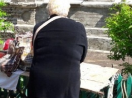 Наркоборцы задержали пенсионерку за продажу марганцовки (фото)