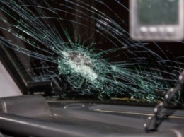 В Николаеве неадекватный пьяный водитель без прав разбил головой лобовое стекло автомобиля (ФОТО)