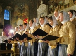 Церковные хоры споют на набережной Алушты