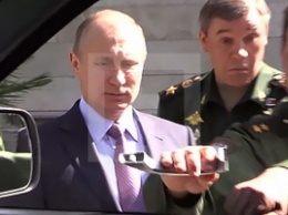 Знак качества: генерал РФ на глазах у Путина оторвал ручку от "УАЗ-Патриот", забыв о правилах эксплуатации