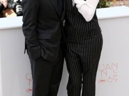 Старые друзья Джулия Робертс и Джордж Клуни в Каннах на пресс-конференции, посвященной фильму "Финансовый монстр"