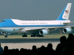 Лже-террористка прорывалась к самолету президента США