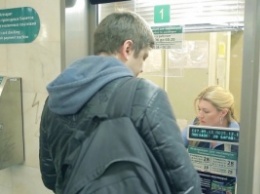 Запись разговоров между кассирами и пассажирами начали проводить в московском метро