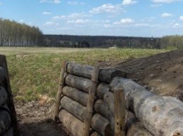 В Тельманово и Комсомольском боевики строят фортификационные сооружения