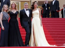 Ну и кто тут красотка? Джулия Робертс затмила жену Джорджа Клуни на Каннском фестивале
