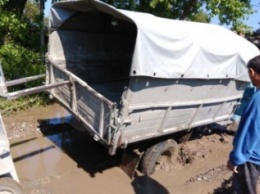 В Кировограде под землю провалился грузовик (ФОТО+ВИДЕОСЮЖЕТ)