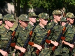 Медведев распорядился создать военные кафедры в КФУ и СевГУ