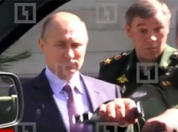 "Добрый" Путин никого наказывать не будет": Песков признался, что случилось с оторванной ручкой "Патриота"