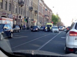 Петербург: На Литейном на пешеходном переходе сбили женщину