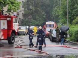 В Киеве во время пожара на Грушевского спасли 16 человек (ФОТО, ВИДЕО)