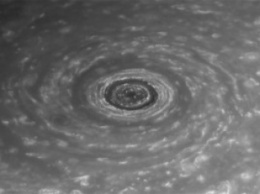 Получены снимки грандиозной полярной бури на Сатурне
