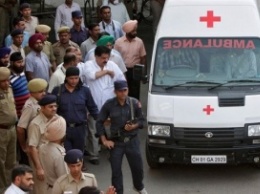 В Индии самосвал столкнулся с автобусом: погибла почти вся семья из 18 человек