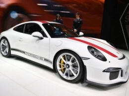 Эксклюзивная версия Porsche 911 была замечена на парковке