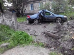 Легковушка в Ровенской области влетела в бетонный забор, пять человек травмированы
