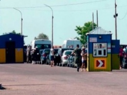 В КПВВ «Каланчак» пограничники не дали провезти холодное оружие