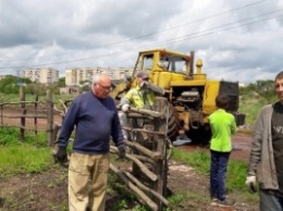 Чистый город своими руками: Жители Кривого Рога расчистили «Крэсовское болото» (фото)