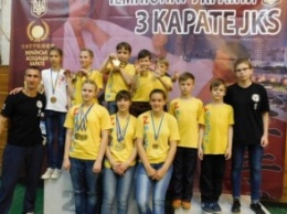 11 каратистов привезли в Бердянск 16 медалей