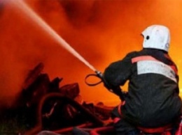 В Казанковском районе вспыхнула веранда - спасатели вывели хозяйку на свежий воздух и потушили пожар