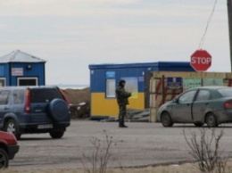 На админгранице с Крымом пограничники выявили два автомобиля с несоответствующими номерами кузова