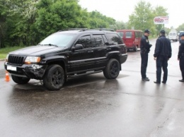 В Николаеве водитель «Jeep» врезался в припаркованный «Opel», никто не пострадал