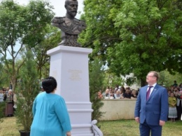 В Евпатории открыли памятник императору Николаю II