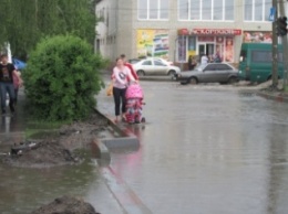 Новая дорога "сплоховала" перед дождем (фото)